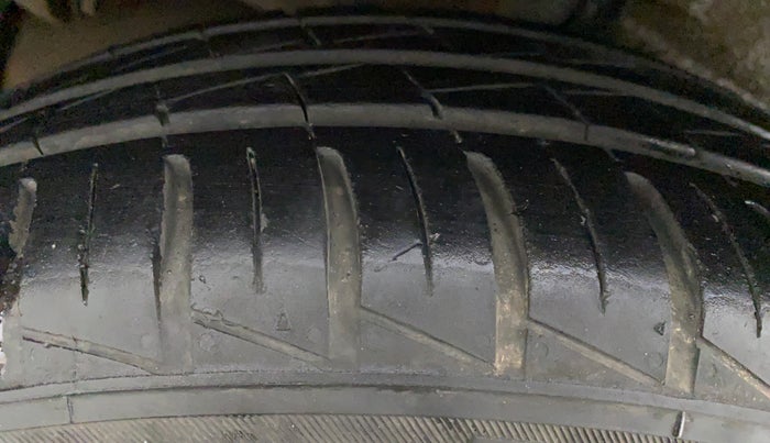 2016 Maruti Celerio VXI CNG D, CNG, Manual, 95,037 km, Right Rear Tyre Tread