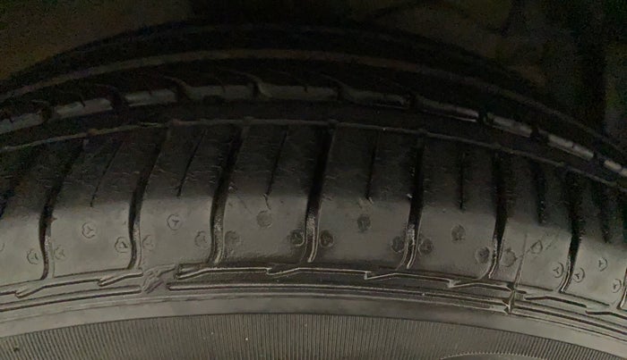 2019 Maruti Ciaz DELTA 1.5 SHVS MT PETROL, Petrol, Manual, 11,299 km, Left Rear Tyre Tread