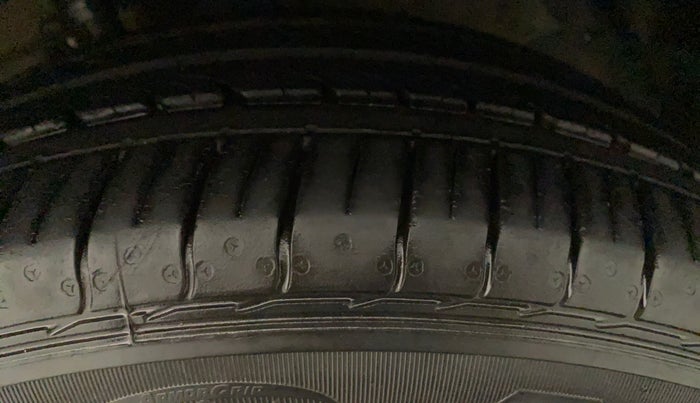 2019 Maruti Ciaz DELTA 1.5 SHVS MT PETROL, Petrol, Manual, 11,299 km, Left Front Tyre Tread