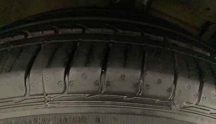 2019 Maruti Ciaz DELTA 1.5 SHVS MT PETROL, Petrol, Manual, 11,299 km, Right Rear Tyre Tread