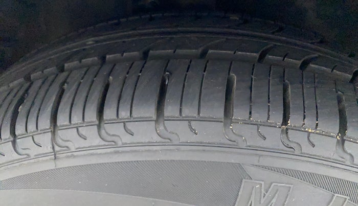 2014 Maruti Celerio VXI, Petrol, Manual, 74,836 km, Right Front Tyre Tread