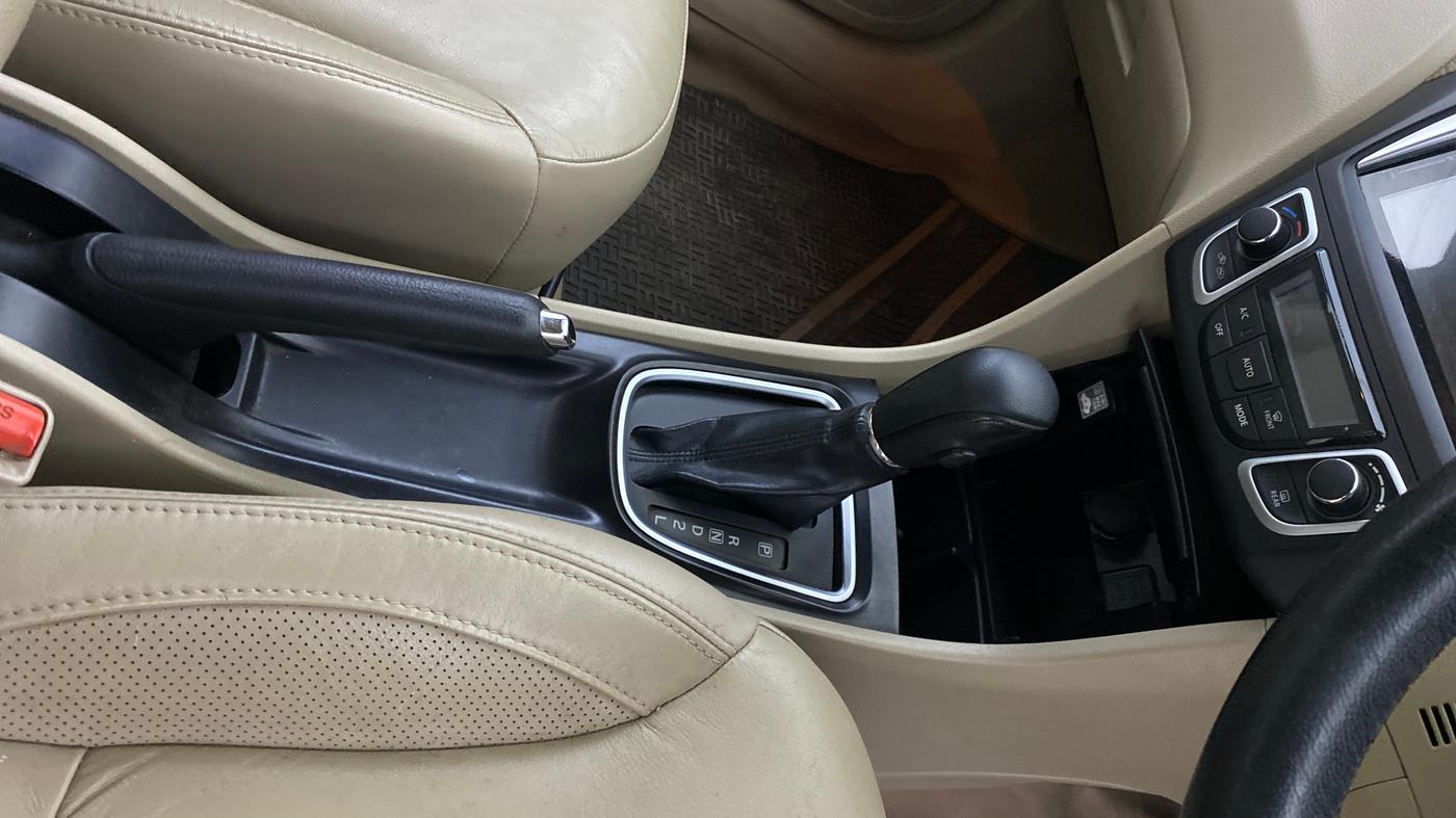 2019 Maruti Ciaz ALPHA  AT 1.5 SHVS PETROL, Petrol, Automatic, 36,500 km, Gear Lever