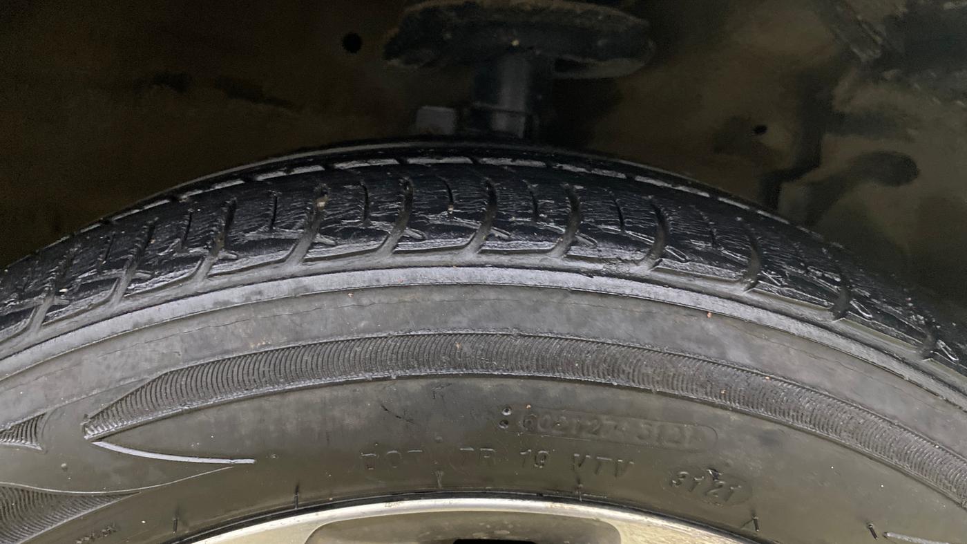 2019 Maruti Ciaz ALPHA  AT 1.5 SHVS PETROL, Petrol, Automatic, 36,500 km, Right Front Tyre Tread