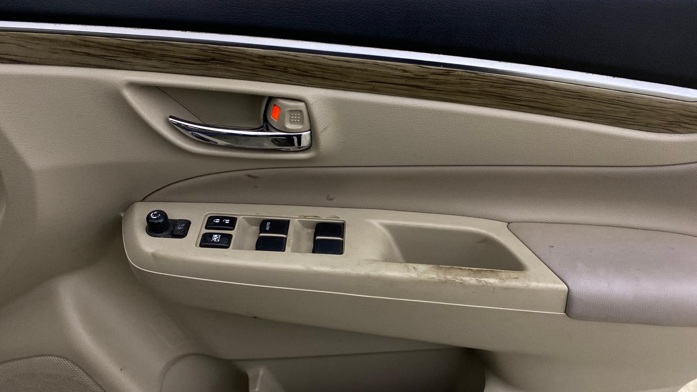 2019 Maruti Ciaz ALPHA  AT 1.5 SHVS PETROL, Petrol, Automatic, 36,500 km, Driver Side Door Panels Control