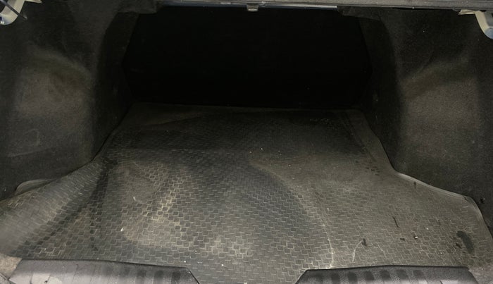 2019 Maruti Ciaz ALPHA  AT 1.5 SHVS PETROL, Petrol, Automatic, 36,583 km, Boot Inside