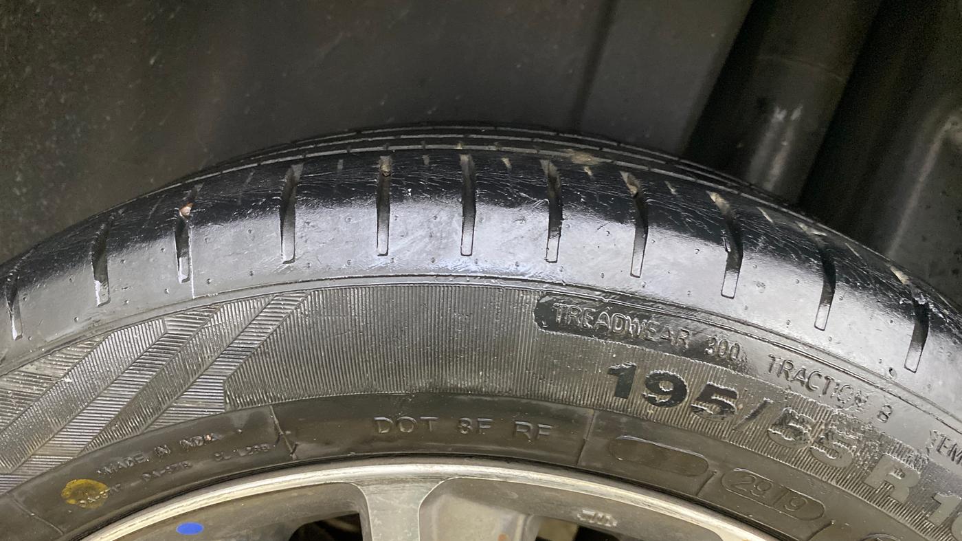 2019 Maruti Ciaz ALPHA  AT 1.5 SHVS PETROL, Petrol, Automatic, 36,500 km, Left Rear Tyre Tread