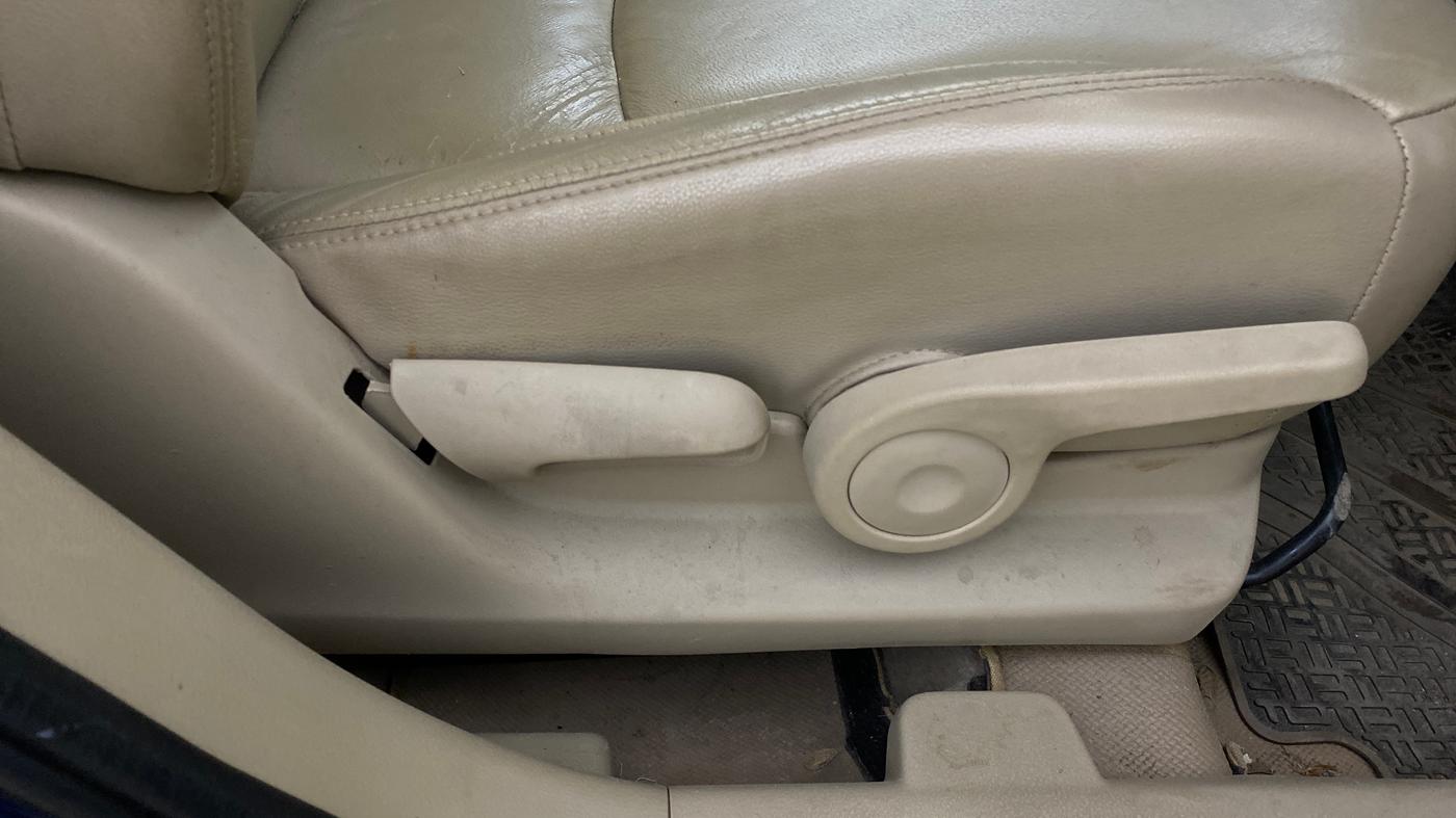 2019 Maruti Ciaz ALPHA  AT 1.5 SHVS PETROL, Petrol, Automatic, 36,500 km, Driver Side Adjustment Panel