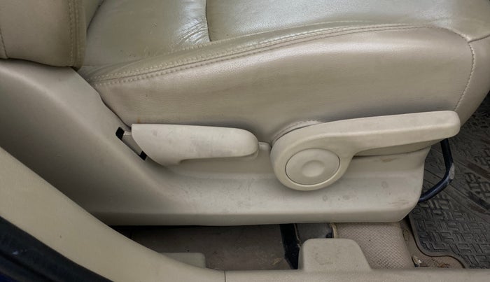 2019 Maruti Ciaz ALPHA  AT 1.5 SHVS PETROL, Petrol, Automatic, 36,583 km, Driver Side Adjustment Panel