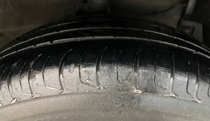 2015 Maruti Ciaz ZXI+ RS, Petrol, Manual, 89,704 km, Right Front Tyre Tread