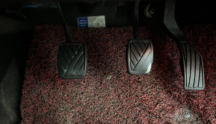 2015 Maruti Ciaz ZXI+ RS, Petrol, Manual, 89,704 km, Pedals