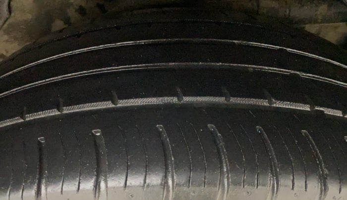 2015 Mahindra XUV500 W10, Diesel, Manual, 50,127 km, Left Rear Tyre Tread