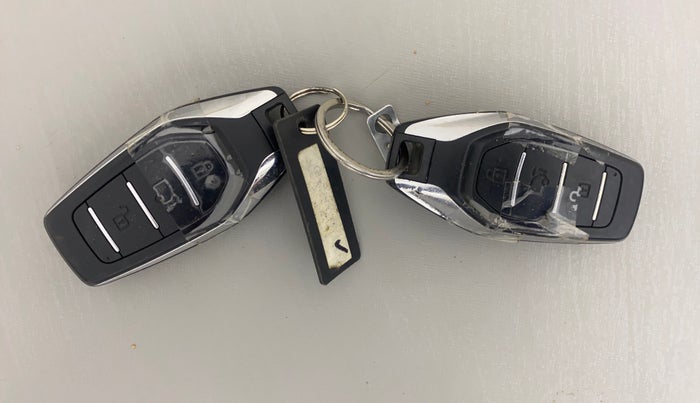 2015 Mahindra XUV500 W10, Diesel, Manual, 50,127 km, Key Close Up