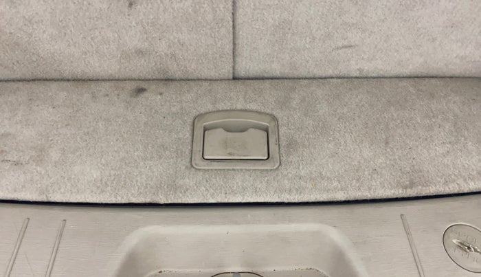 2015 Mahindra XUV500 W10, Diesel, Manual, 50,127 km, Boot Inside