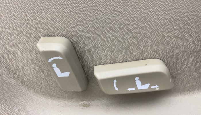 2015 Mahindra XUV500 W10, Diesel, Manual, 50,127 km, Driver Side Adjustment Panel