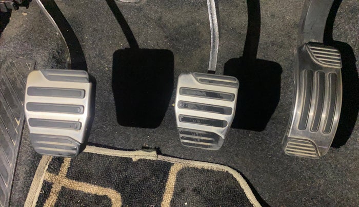 2015 Mahindra XUV500 W10, Diesel, Manual, 50,127 km, Pedals