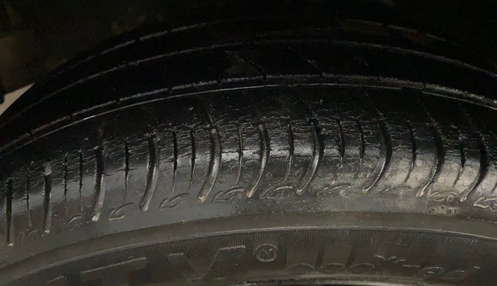 2014 Maruti Wagon R 1.0 VXI, Petrol, Manual, 67,393 km, Left Front Tyre Tread
