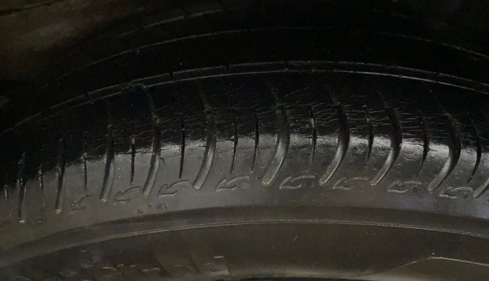 2014 Maruti Wagon R 1.0 VXI, Petrol, Manual, 67,393 km, Left Rear Tyre Tread