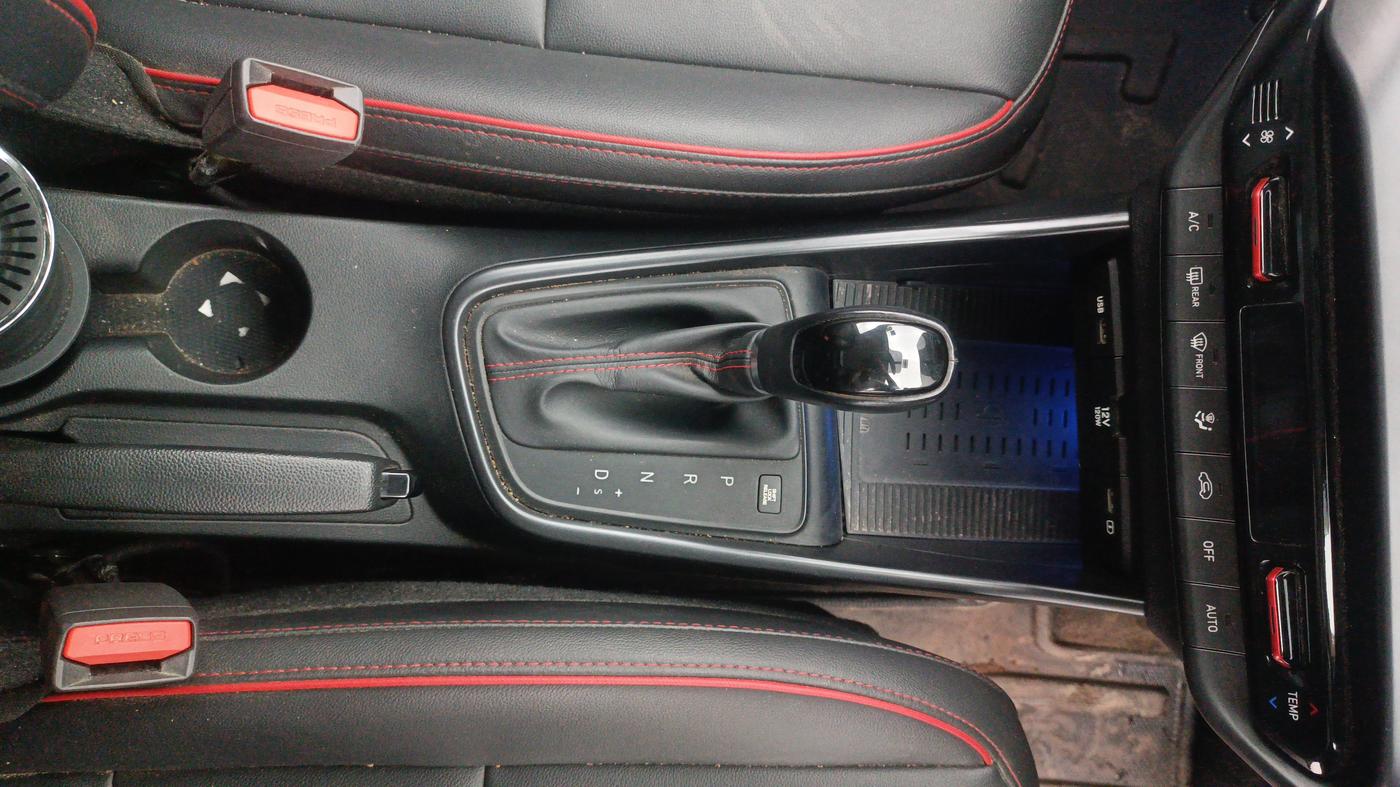 2022 Hyundai NEW I20 Asta (O) 1.0 Turbo DCT Dual Tone, Petrol, Automatic, 46,427 km, Gear Lever