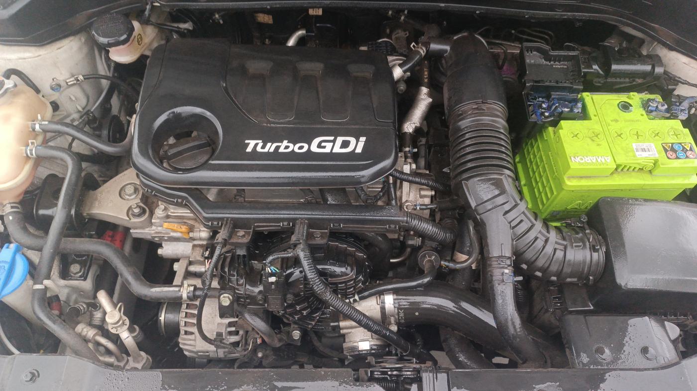 2022 Hyundai NEW I20 Asta (O) 1.0 Turbo DCT Dual Tone, Petrol, Automatic, 46,427 km, Engine View