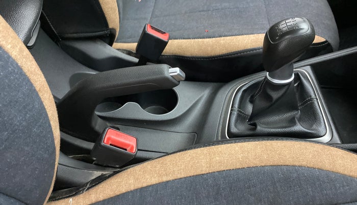2018 Hyundai Verna 1.6 VTVT SX, Petrol, Manual, 65,850 km, Gear Lever