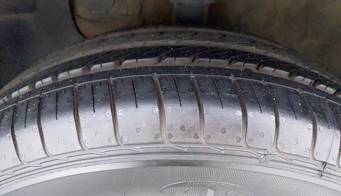 2015 Hyundai Elite i20 MAGNA 1.2, Petrol, Manual, 51,103 km, Left Front Tyre Tread