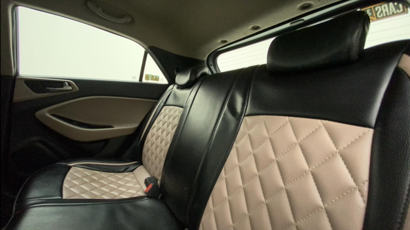 2015 Hyundai Elite i20 ASTA 1.2 (O), Petrol, Manual, 64,550 km, Right Side Rear Door Cabin