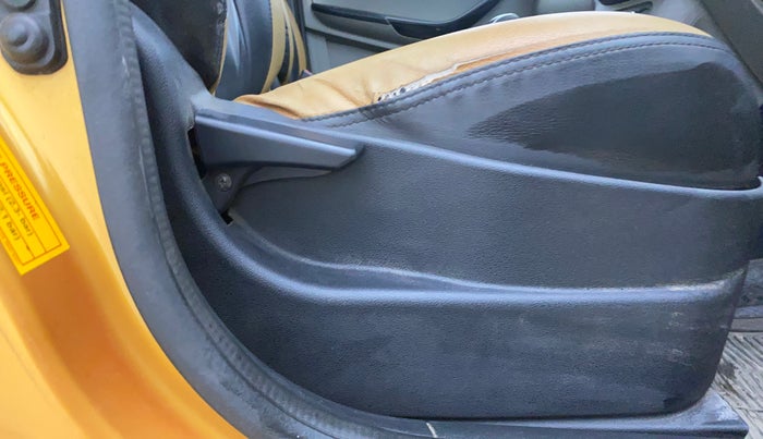 2016 Tata Tiago XT PETROL, CNG, Manual, 1,15,645 km, Driver Side Adjustment Panel