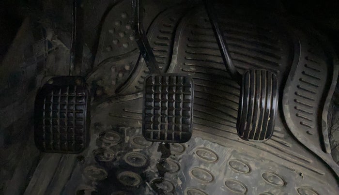 2016 Tata Tiago XT PETROL, CNG, Manual, 1,15,645 km, Pedals