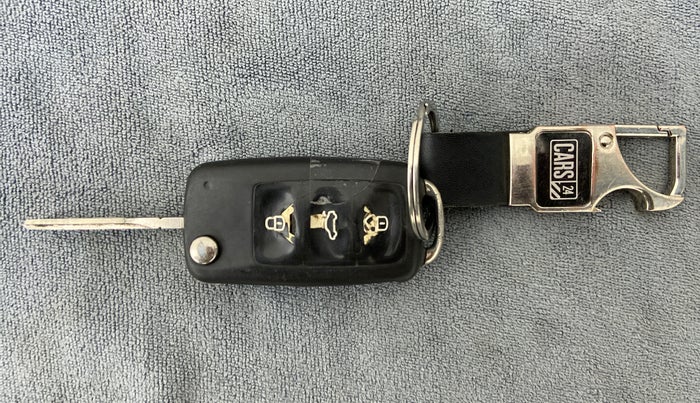 2014 Volkswagen Vento HIGHLINE PETROL, Petrol, Manual, 62,625 km, Key Close Up