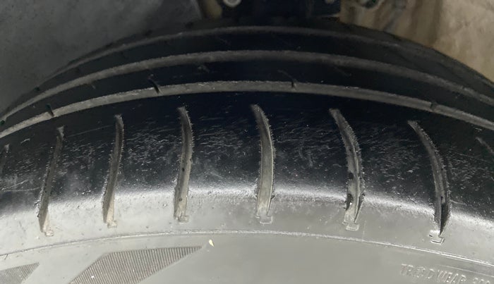 2014 Volkswagen Vento HIGHLINE PETROL, Petrol, Manual, 62,625 km, Left Front Tyre Tread