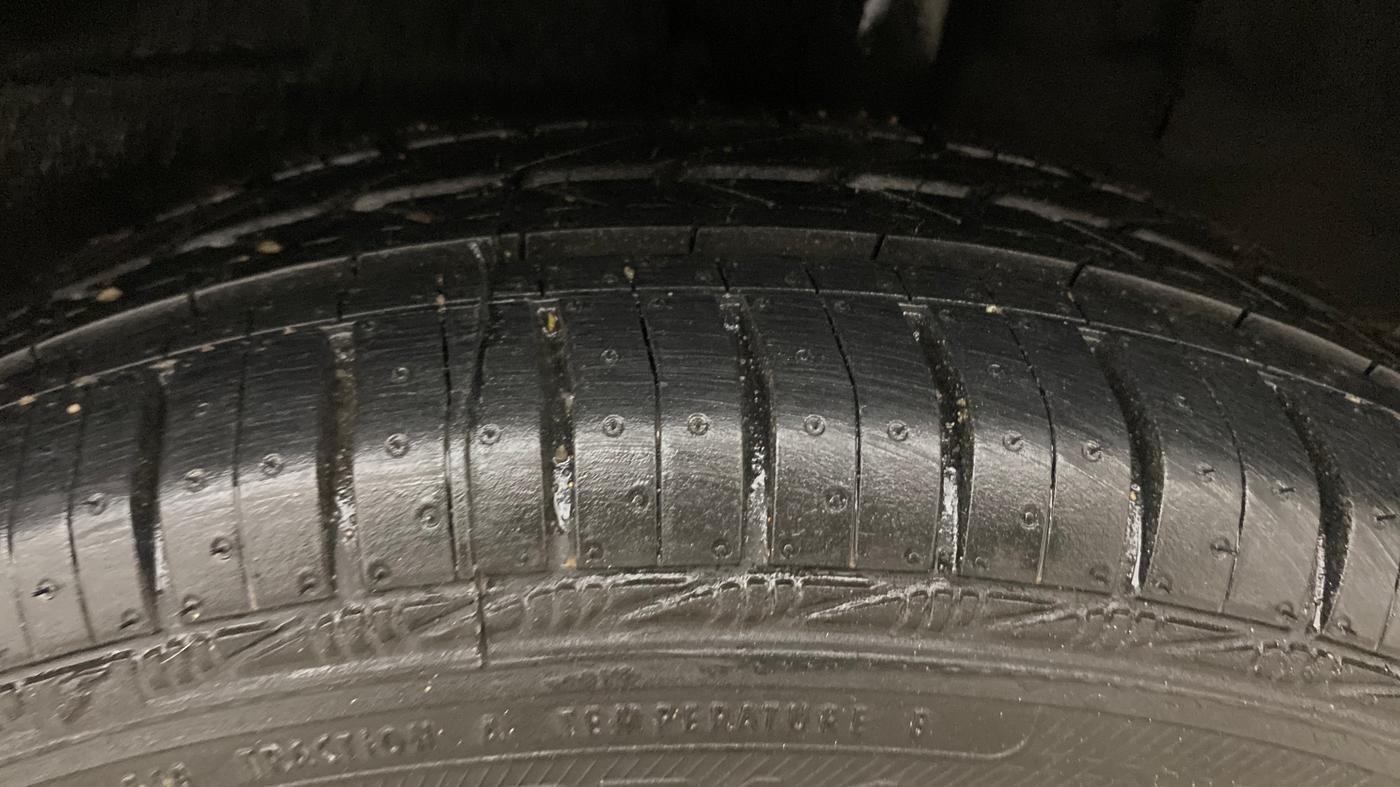 2020 Renault Kwid RXT 1.0 AMT (O), Petrol, Automatic, 1,06,236 km, Left Rear Tyre Tread