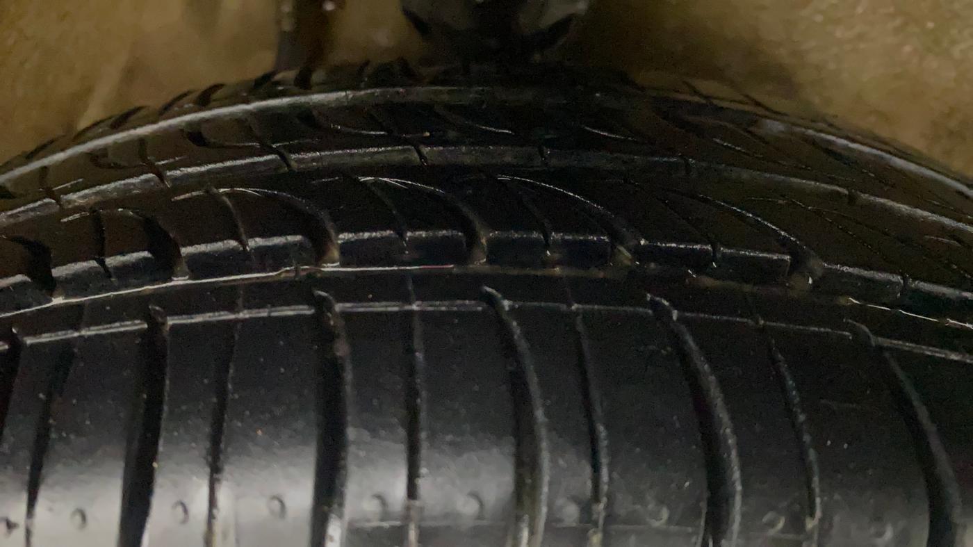 2013 Maruti Zen Estilo VXI, Petrol, Manual, 47,074 km, Right Front Tyre Tread