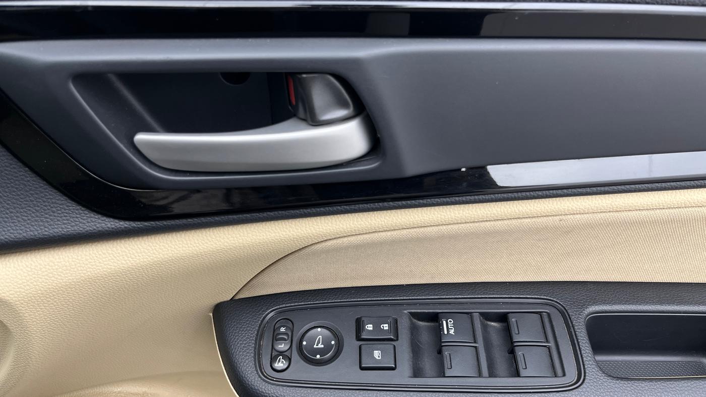 2019 Honda Amaze 1.2L I-VTEC VX CVT, Petrol, Automatic, 21,954 km, Driver Side Door Panels Control