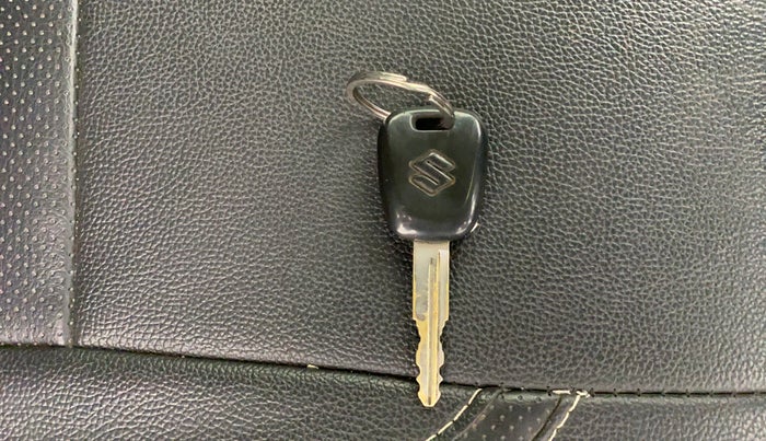 2017 Maruti Alto 800 LXI, CNG, Manual, 86,979 km, Key Close Up