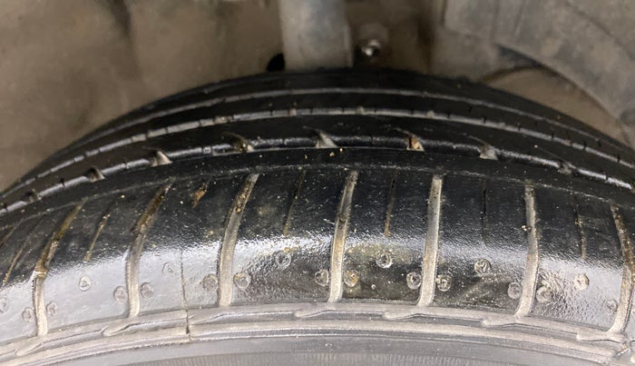 2018 Maruti Baleno ZETA CVT PETROL 1.2, Petrol, Automatic, 83,843 km, Right Front Tyre Tread