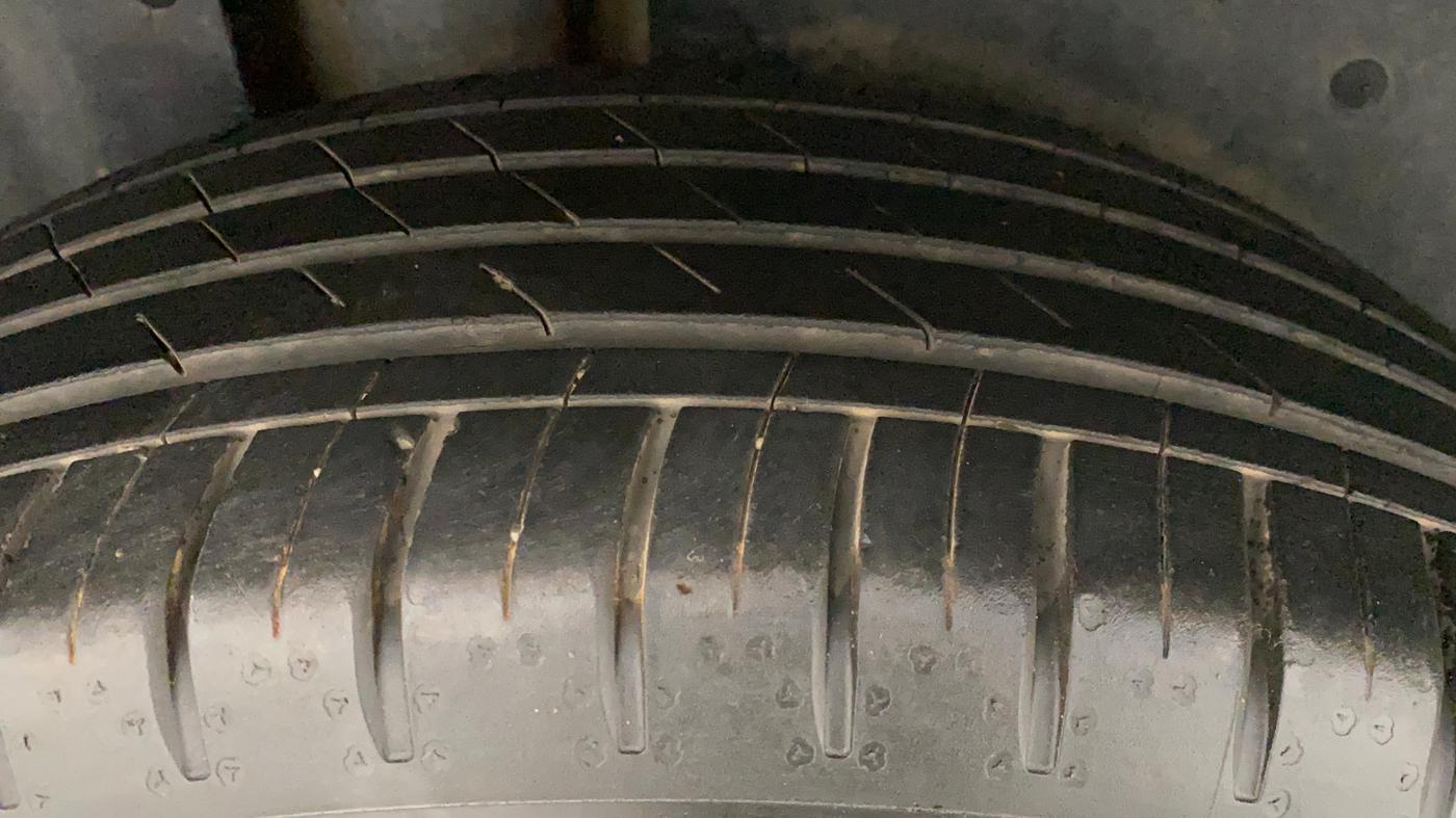 2022 MG HECTOR PLUS SHARP 1.5 PETROL TURBO CVT 6-STR, Petrol, Automatic, 11,542 km, Right Rear Tyre Tread