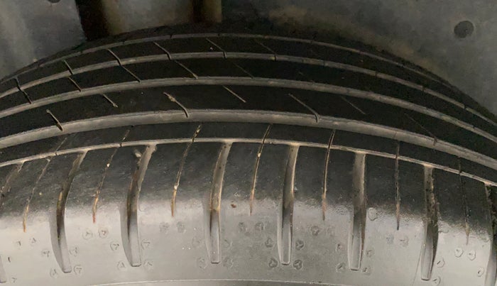 2022 MG HECTOR PLUS SHARP 1.5 PETROL TURBO CVT 6-STR, Petrol, Automatic, 11,542 km, Right Rear Tyre Tread