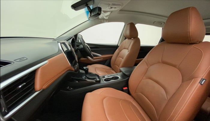 2022 MG HECTOR PLUS SHARP 1.5 PETROL TURBO CVT 6-STR, Petrol, Automatic, 11,542 km, Right Side Front Door Cabin