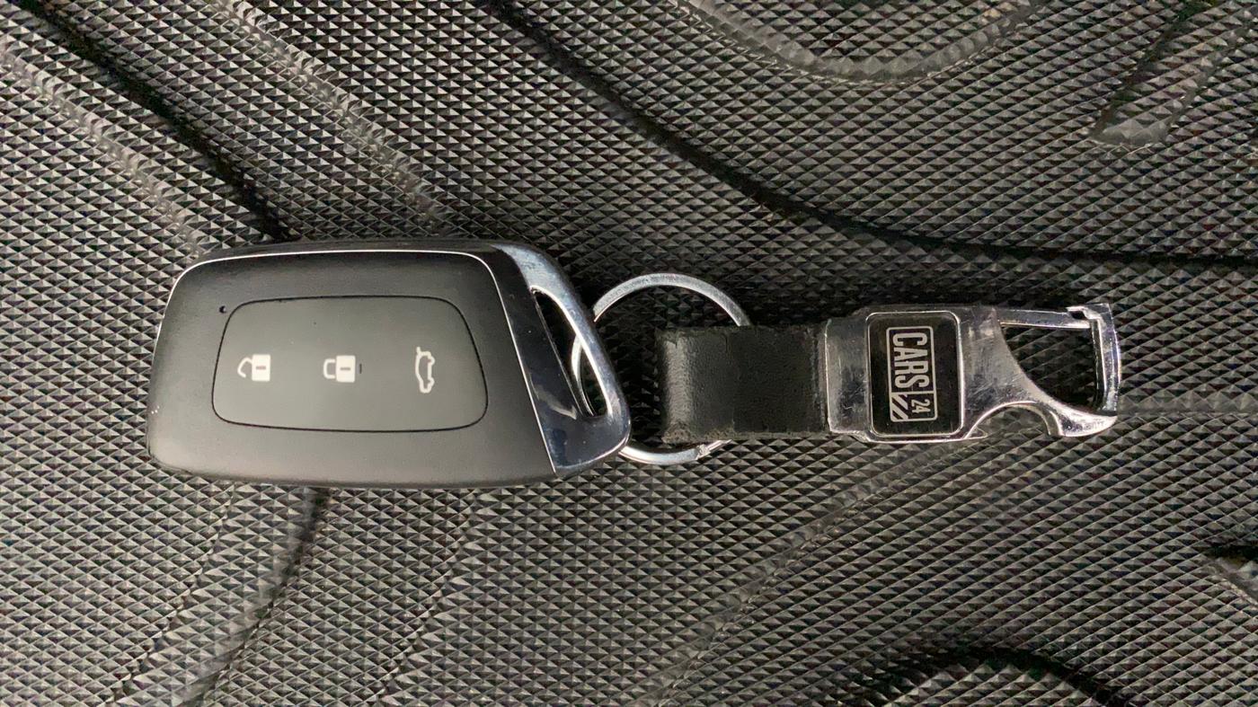 2022 MG HECTOR PLUS SHARP 1.5 PETROL TURBO CVT 6-STR, Petrol, Automatic, 11,542 km, Key Close Up
