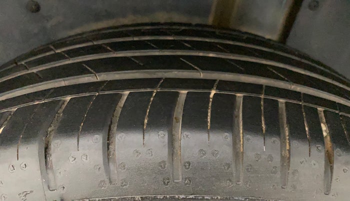 2022 MG HECTOR PLUS SHARP 1.5 PETROL TURBO CVT 6-STR, Petrol, Automatic, 11,542 km, Left Rear Tyre Tread