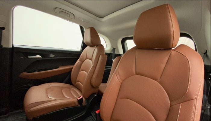 2022 MG HECTOR PLUS SHARP 1.5 PETROL TURBO CVT 6-STR, Petrol, Automatic, 11,542 km, Right Side Rear Door Cabin
