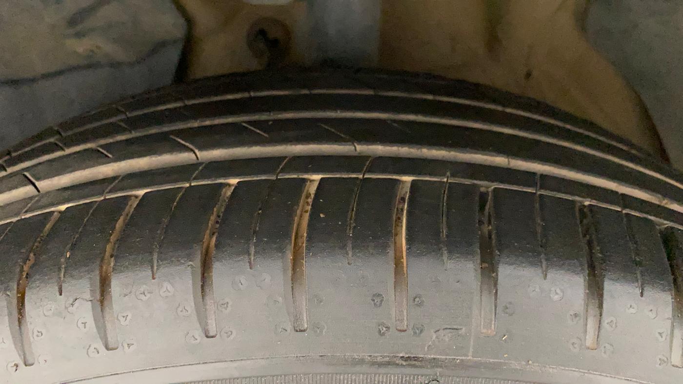 2022 MG HECTOR PLUS SHARP 1.5 PETROL TURBO CVT 6-STR, Petrol, Automatic, 11,542 km, Left Front Tyre Tread