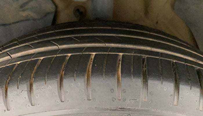 2022 MG HECTOR PLUS SHARP 1.5 PETROL TURBO CVT 6-STR, Petrol, Automatic, 11,542 km, Left Front Tyre Tread