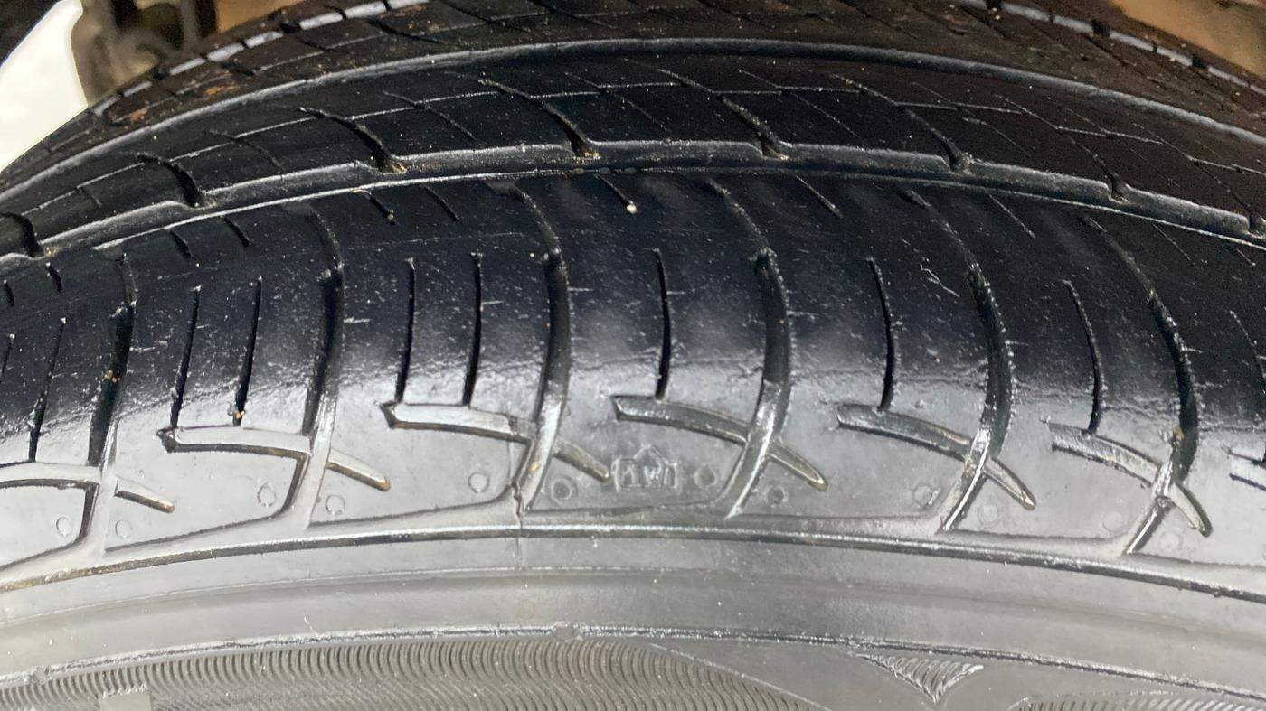 2018 Mahindra KUV 100 NXT K6+ P 6 STR, Petrol, Manual, 39,704 km, Right Rear Tyre Tread