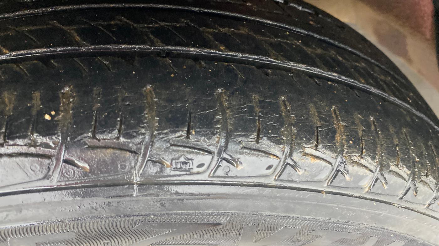 2018 Mahindra KUV 100 NXT K6+ P 6 STR, Petrol, Manual, 39,704 km, Left Front Tyre Tread