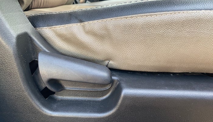 2015 Maruti Wagon R 1.0 LXI, Petrol, Manual, 45,047 km, Driver Side Adjustment Panel