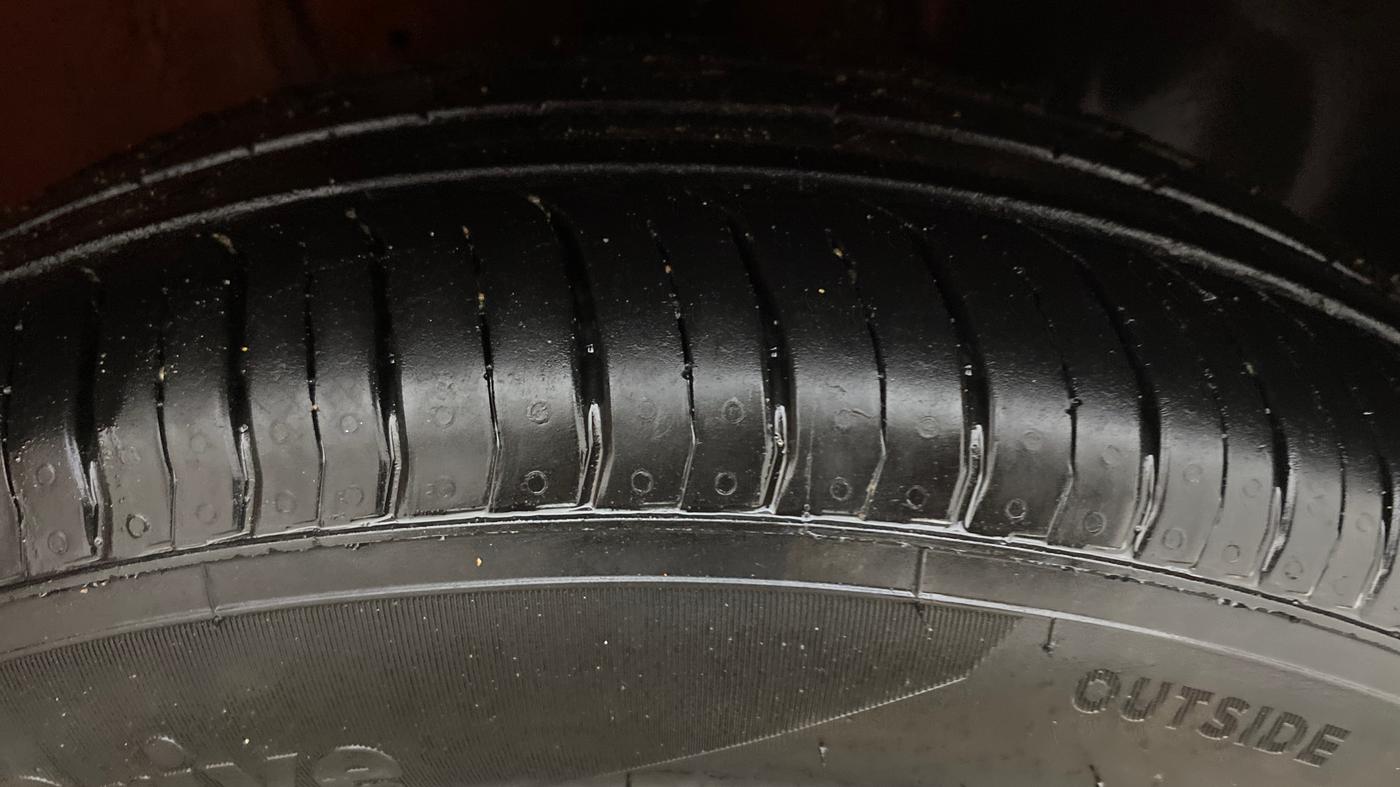 2017 Maruti IGNIS DELTA 1.2 AMT, Petrol, Automatic, 49,281 km, Right Front Tyre Tread