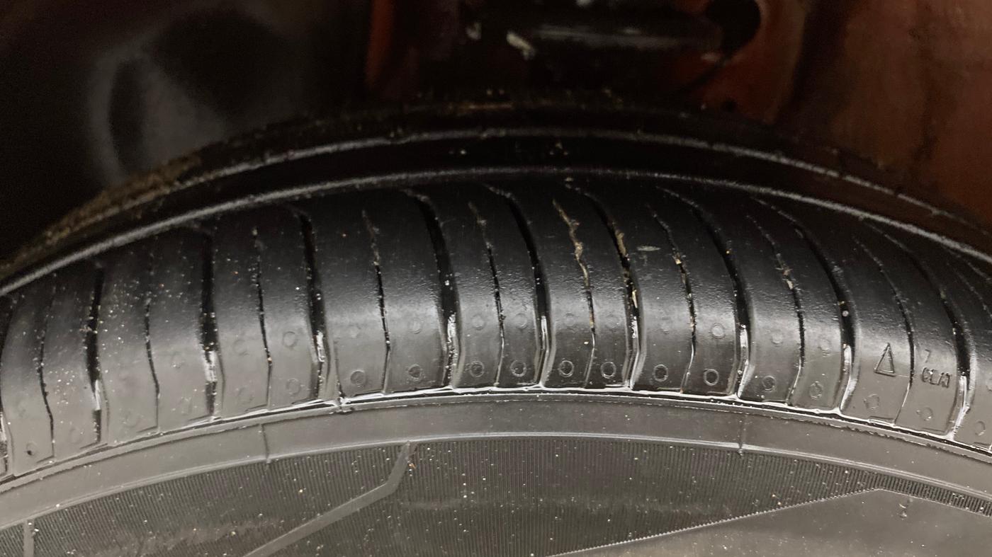2017 Maruti IGNIS DELTA 1.2 AMT, Petrol, Automatic, 49,281 km, Left Front Tyre Tread