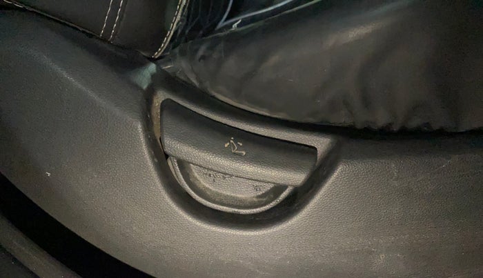 2014 Hyundai Grand i10 SPORTZ 1.2 KAPPA VTVT, Petrol, Manual, 33,293 km, Driver Side Adjustment Panel