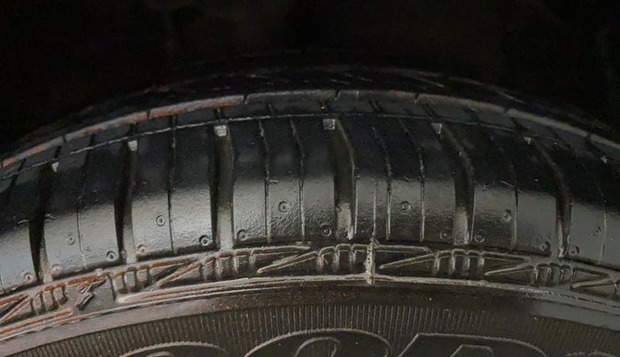 2014 Hyundai Grand i10 SPORTZ 1.2 KAPPA VTVT, Petrol, Manual, 33,293 km, Right Front Tyre Tread